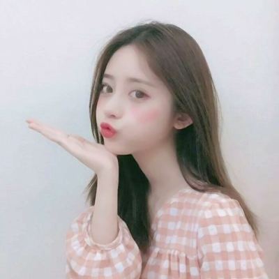 粉红女孩骑摩托